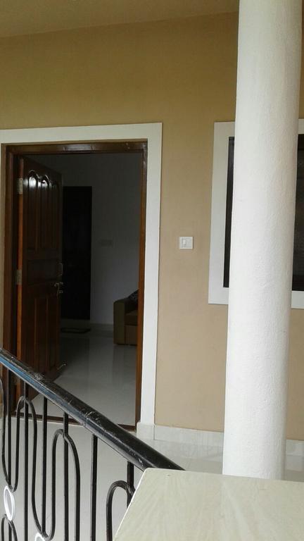 Esha Apartment Калангуте Екстериор снимка
